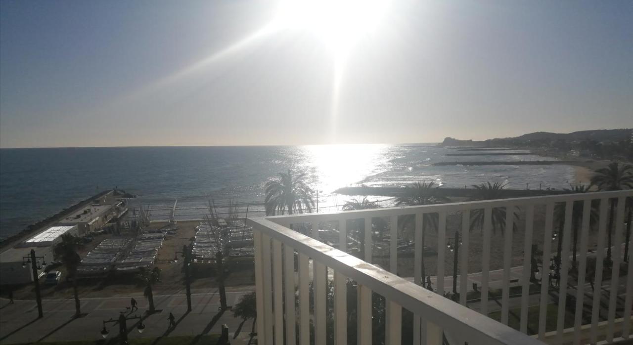 Apartmán Atico Con Fantasticas Vistas Al Mar Y La Iglesia Sitges Exteriér fotografie