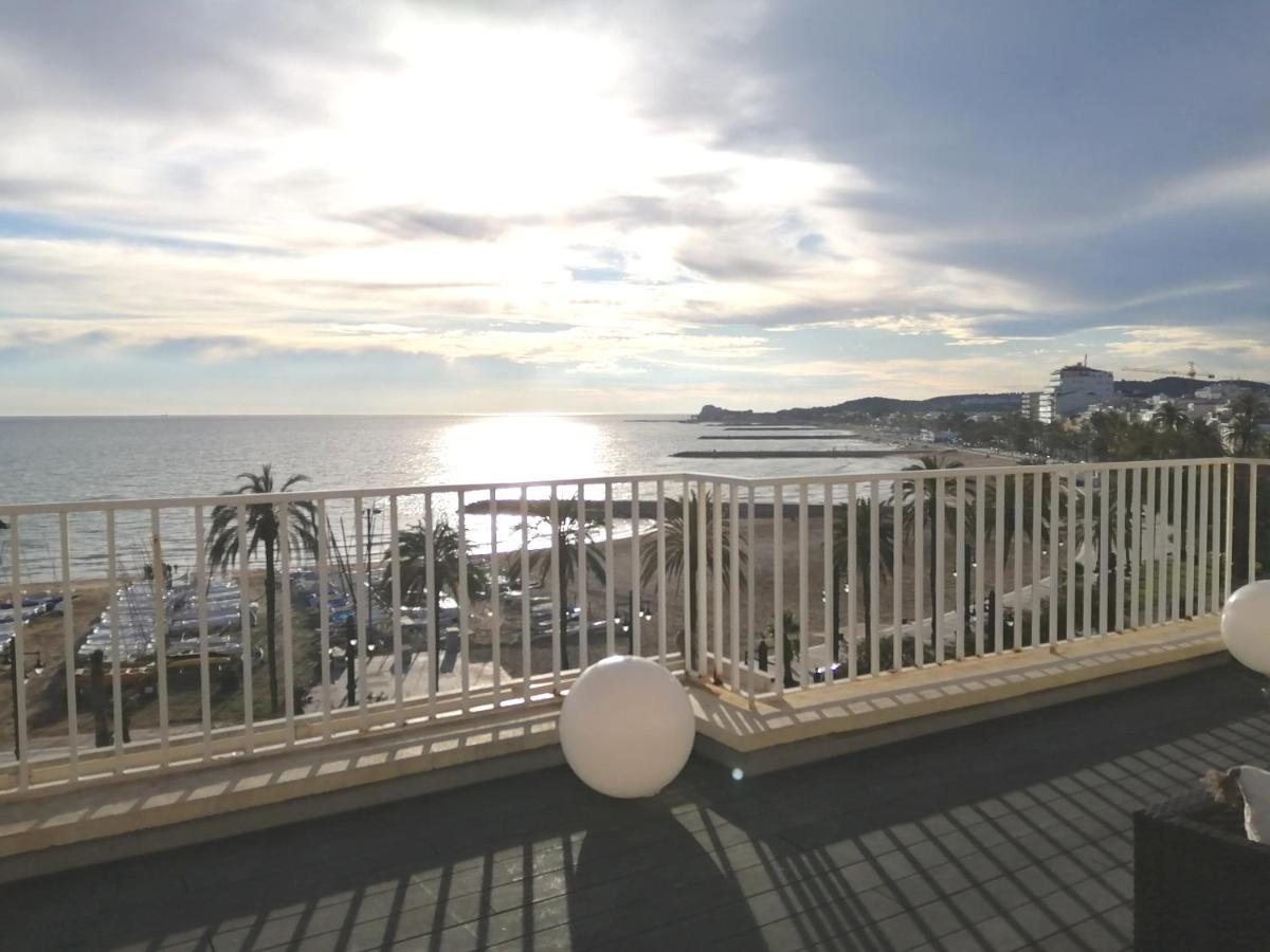 Apartmán Atico Con Fantasticas Vistas Al Mar Y La Iglesia Sitges Exteriér fotografie