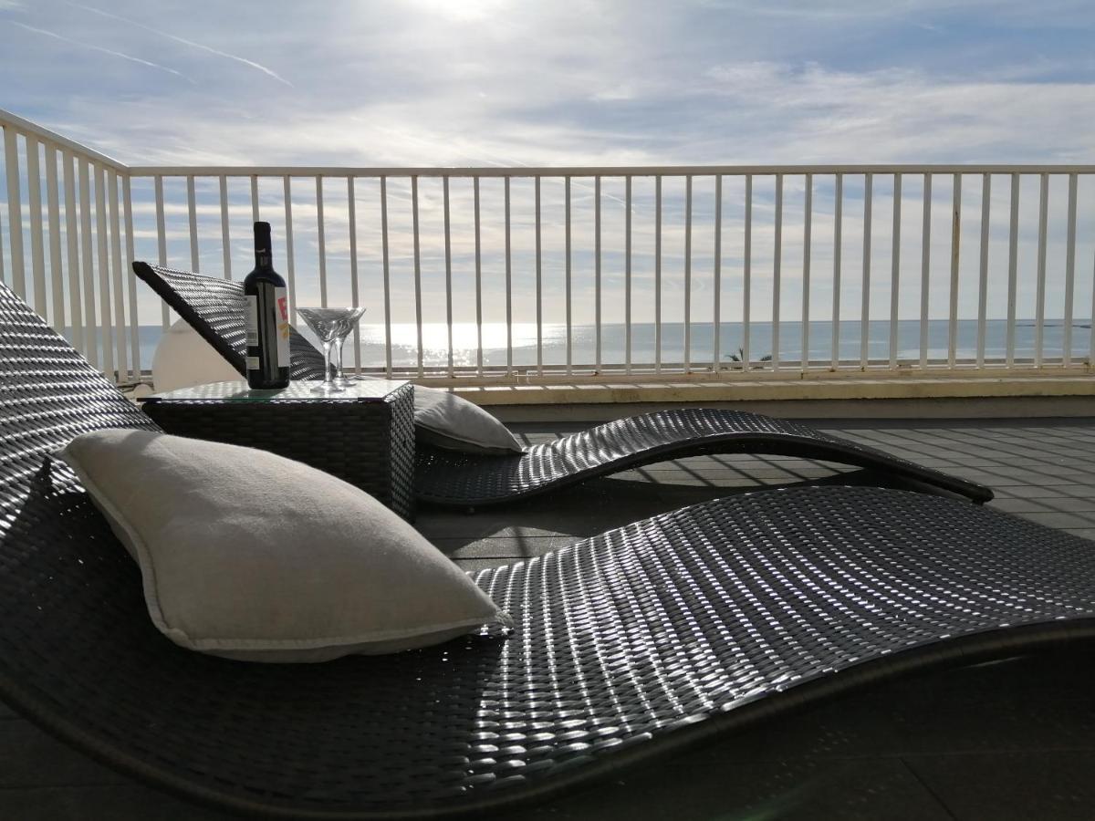 Apartmán Atico Con Fantasticas Vistas Al Mar Y La Iglesia Sitges Exteriér fotografie