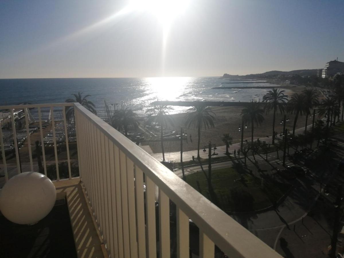 Apartmán Atico Con Fantasticas Vistas Al Mar Y La Iglesia Sitges Exteriér fotografie
